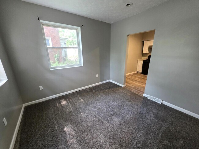 Building Photo - 389 Sumatra Ave