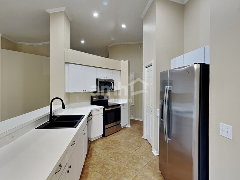 Building Photo - 1706 Comstock Pl