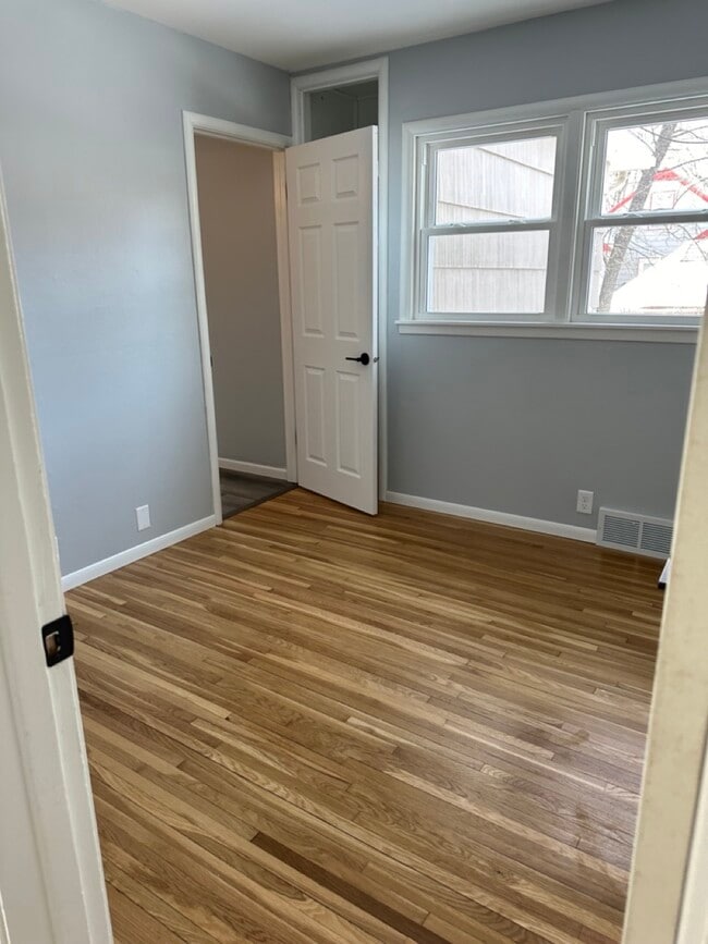 Building Photo - 1305 5th St S