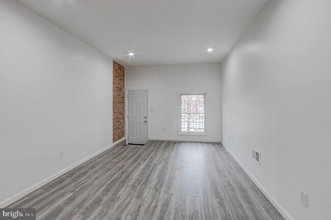 Building Photo - 2654 Wilkens Ave