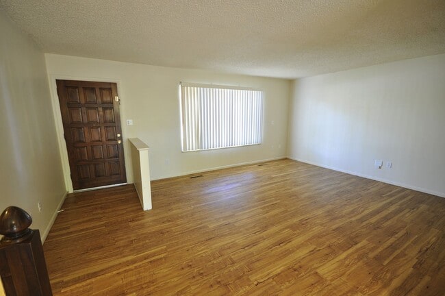Building Photo - Close to CSU! 3 Bed Home with Fenced Yard & Garage
