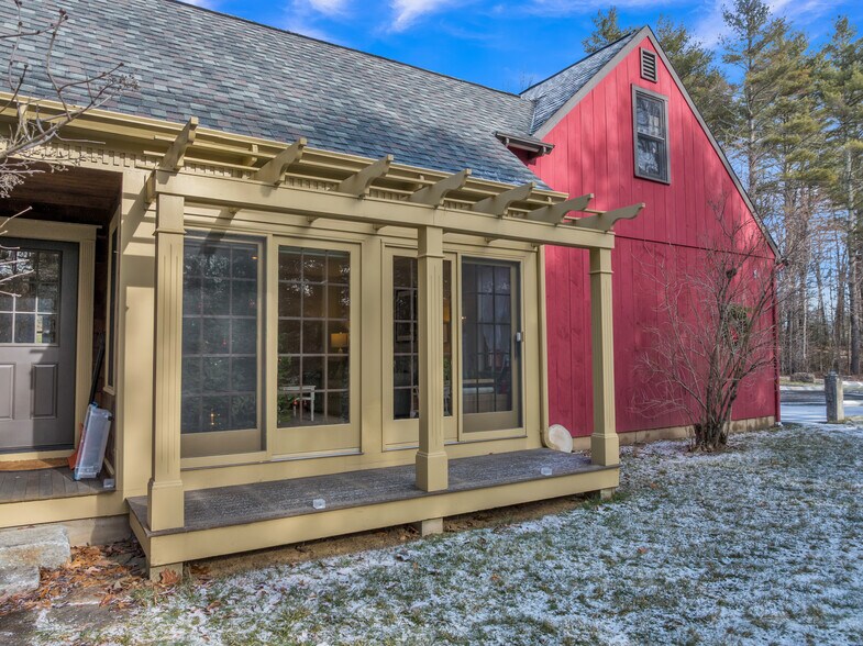 Building Photo - 73 Champeaux Rd