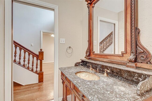 Building Photo - 201 Vanderpool Ln