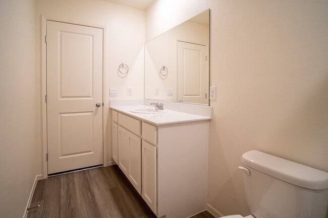 Building Photo - Modern 3-Bedroom, 3-Bathroom Home with Sma...