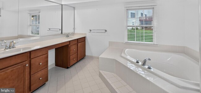Building Photo - 6933 Sandy Creek Ct