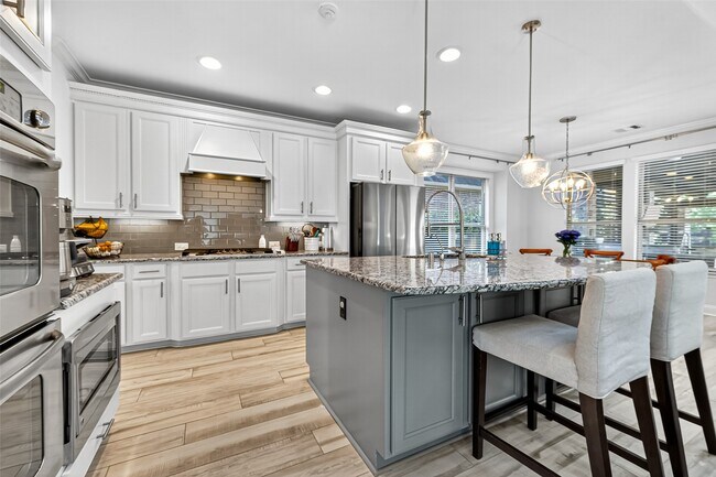 Building Photo - 122 Lindenberry Cir