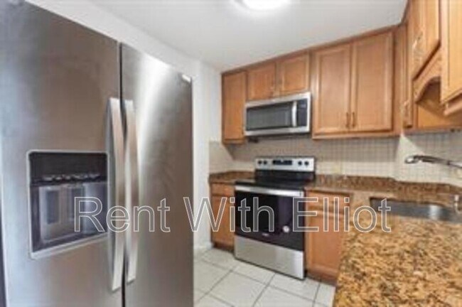 Building Photo - 1625 SE 10th Ave