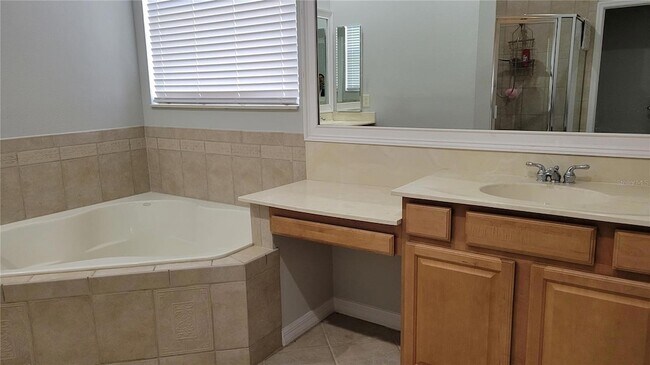Building Photo - 421 Holly Fern Trl