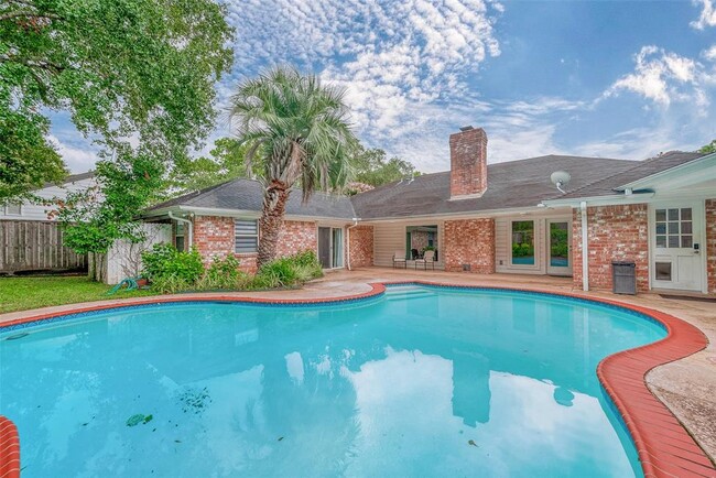 Building Photo - 10118 Briar Forest Dr