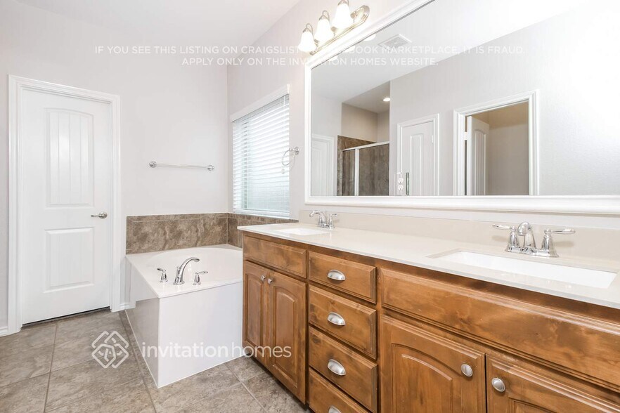 Building Photo - 3232 Tamarack Ln