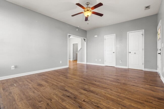 Building Photo - Towne Pointe