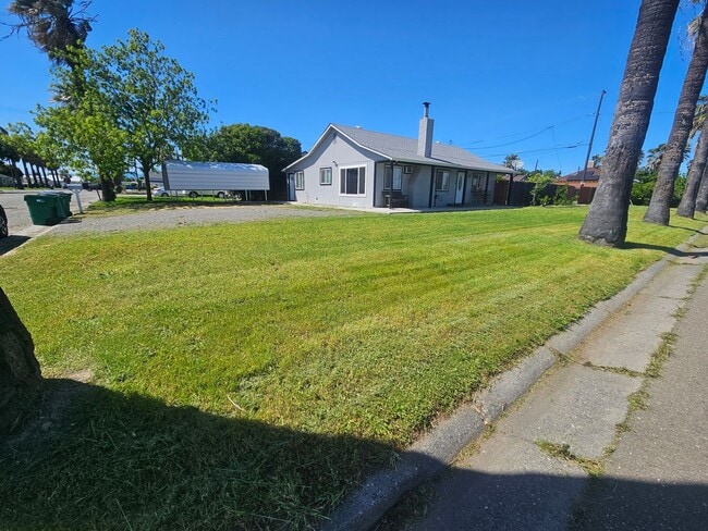 Building Photo - Home for Rent in Corning! 2 Bedroom 1 Bathroom PLUS Bonus Room