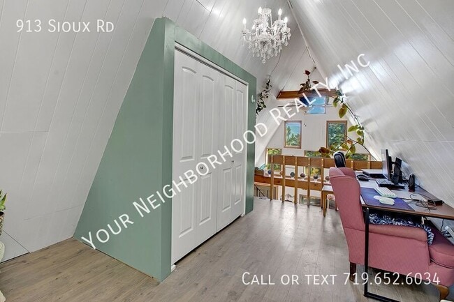 Building Photo - 913 Sioux Rd