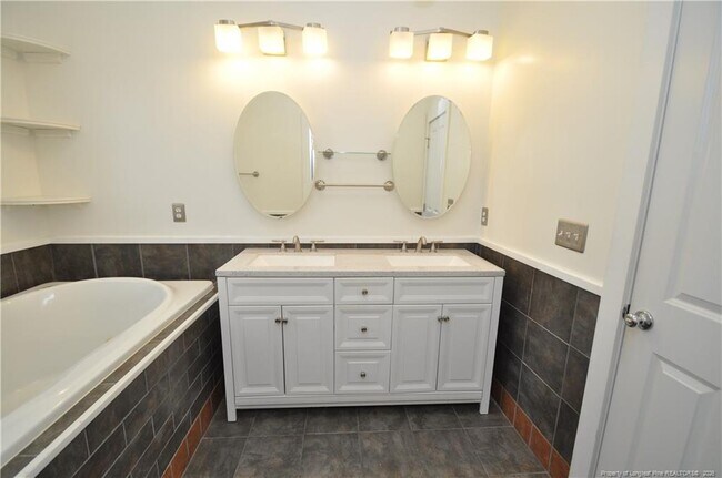 Building Photo - 1164 Trentini Ave