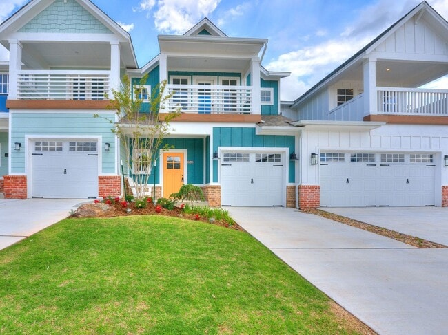 Building Photo - Luxury, Zero Maintenance Living in Edmond!