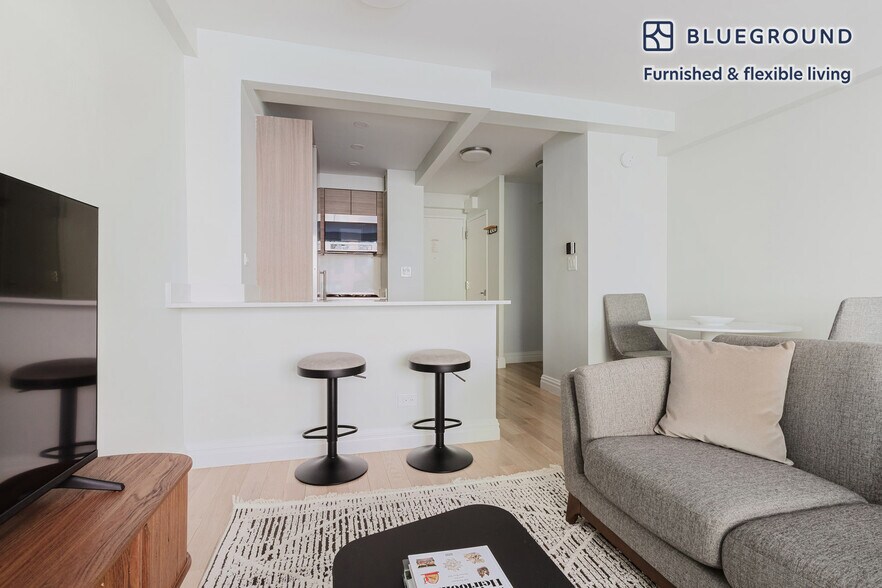 Building Photo - 340 E 51st St