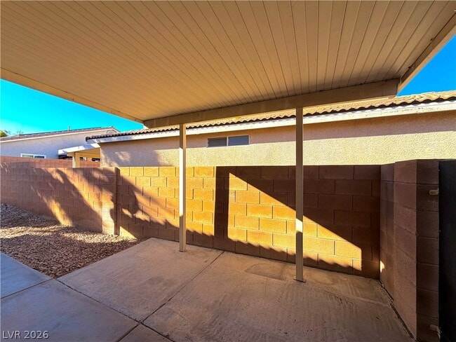 Building Photo - 2717 Sonador St