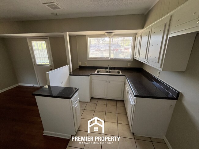 Building Photo - Spacious 3BR Home in 38118 | Hardwood Floors, Formal Dining & Large Fenced Yard