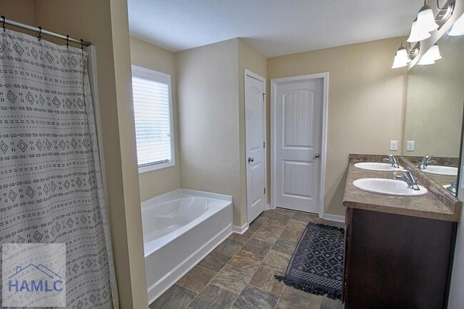 Building Photo - 1290 Windrow Dr