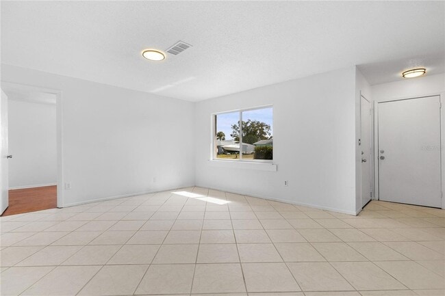 Building Photo - 2814 20th Ave Dr W