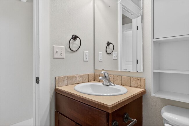 Building Photo - Spacious Home in Quiet Star Cul-de-Sac with Large Yard