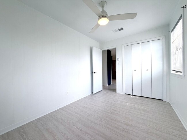 Building Photo - Stylish Two-Story Duplex with Loft, Fireplace & Private Backyard in New Braunfels!