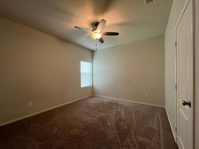 Building Photo - 917 Martin St