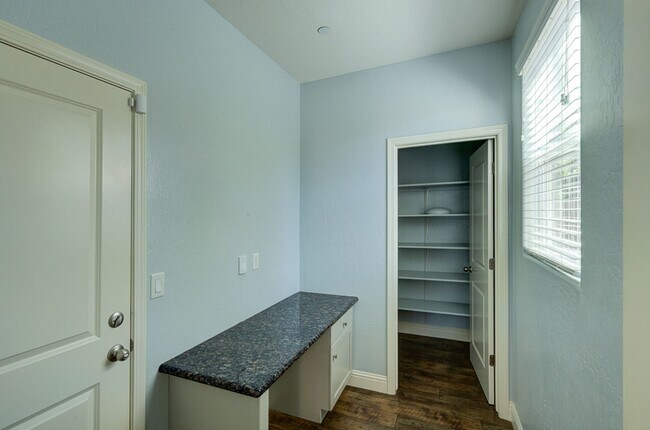 Building Photo - 1148 Cordova Ave