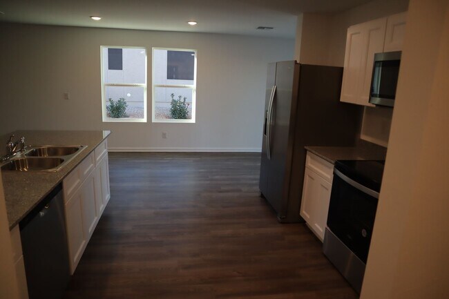 Building Photo - Great Home Great price!