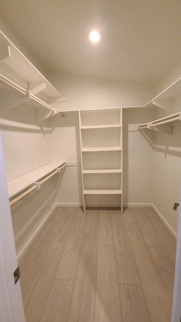 Building Photo - Amazing 4 Bedroom Home with Pool across from Cowls Mt