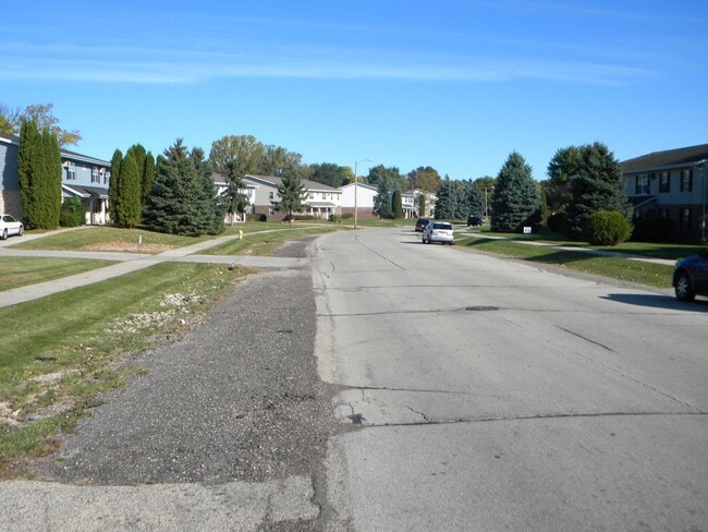 Building Photo - 2235 Sylvan Way