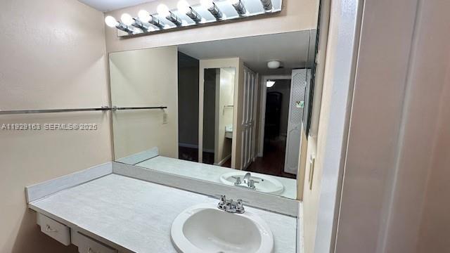 Building Photo - 3401 N Country Club Dr