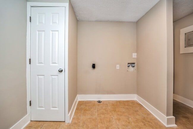 Building Photo - Renovated 3BR Gem in Sumiton