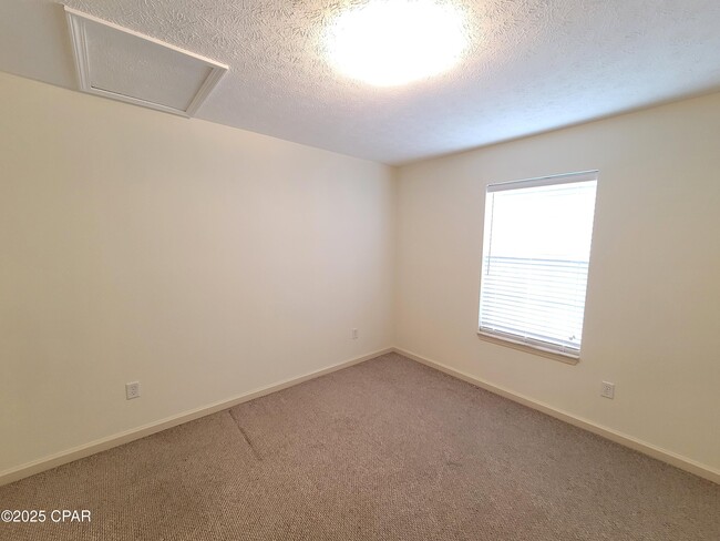 Building Photo - 5522 Pinetree Ave