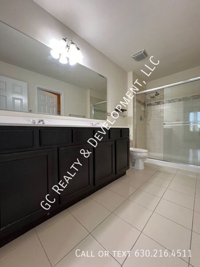 Building Photo - 2522 Dunraven Ave