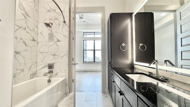 Building Photo - 3330 Oak Grove Ave