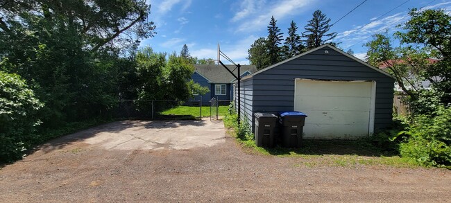 Building Photo - AVAILABLE  - 4 Bed 1 Bath on London Road
