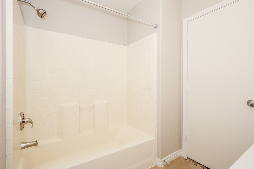 Building Photo - 3016 W La Madre Way