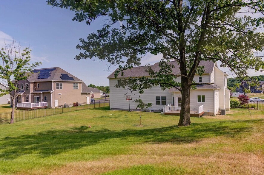 Building Photo - 65 Haywood Ln