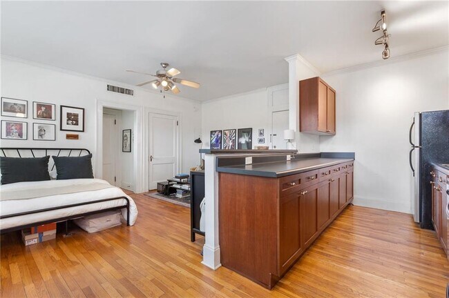 Building Photo - 741 Frederica St NE