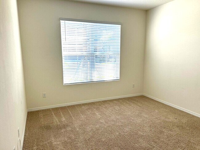 Building Photo - 7604 Oakmoss Loop