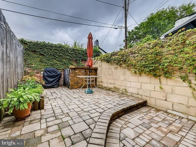 Building Photo - Charming Renovated Home in Prime Upper Fel...