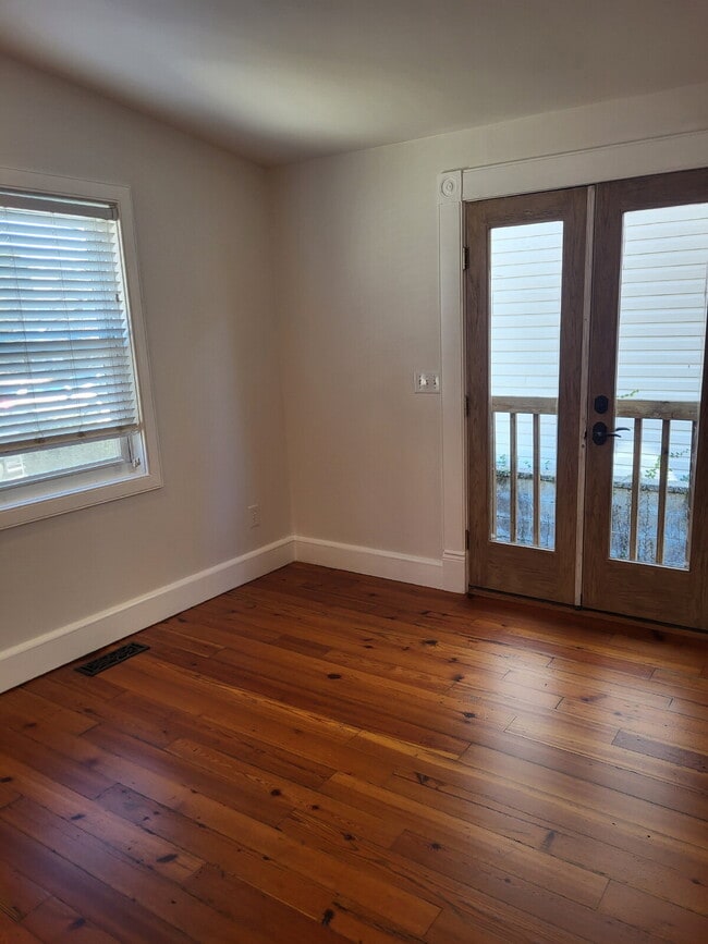 Building Photo - "Spacious 2-Bedroom Retreat with Hardwood ...