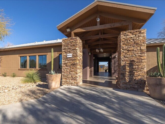 Building Photo - 4 Bedroom 3 Bathroom