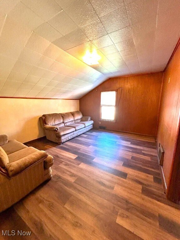 Building Photo - 828 Cove Rd