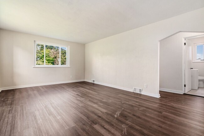 Building Photo - Unbeatable 4 bedroom in Penn Hills available now!
