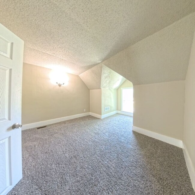 Building Photo - Newly remodeled 3 bedroom 1 bathroom home-...