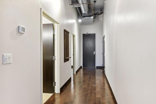 Building Photo - 618 N Washington Ave