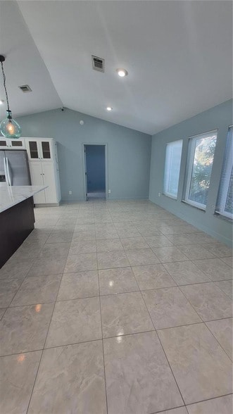 Building Photo - 614 Caribou Ct