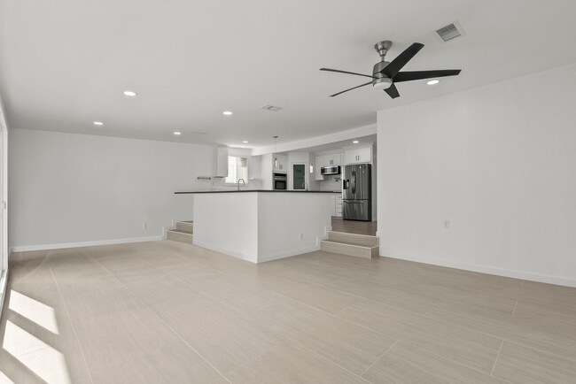 Building Photo - 10144 Gaviota Ave